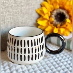 New Mod Black & White Ditsy Stripe Print Ceramic Coffee Tea Mug Cup - 13.5oz